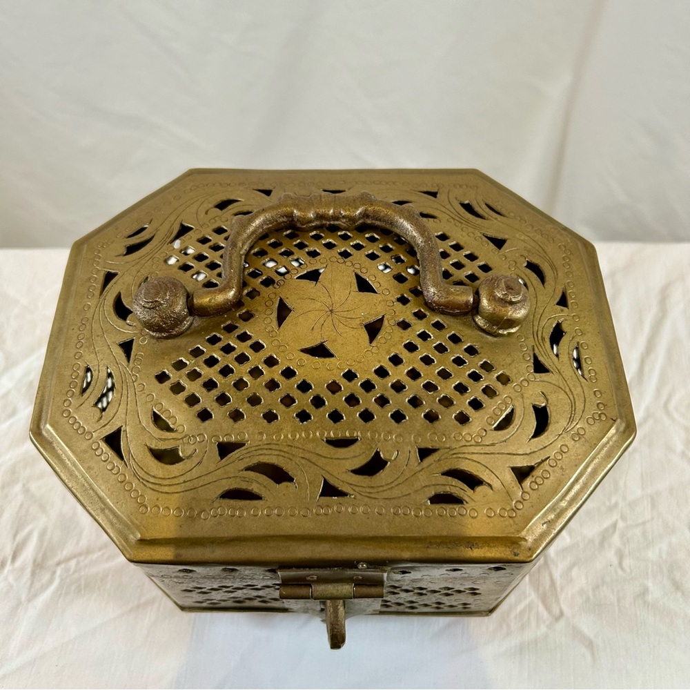 Vintage MCM Large Indian Made Brass Cut-Out Lotus Cricket Incense Box - Picture 3 of 15